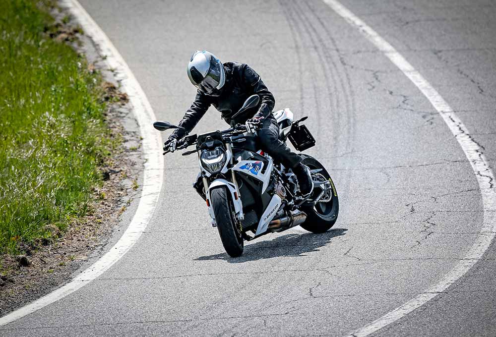 BMW S 1000 R on Dunlop SportSmart Mk3 tyres